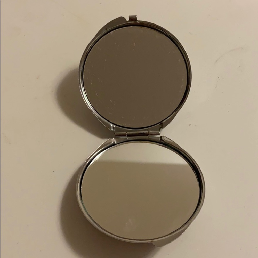 Compact mirror - Picture 2 of 3